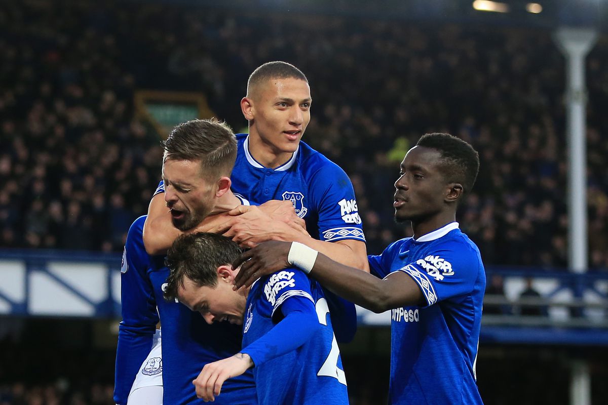 Everton vật lộn khu vực nguy hiểm