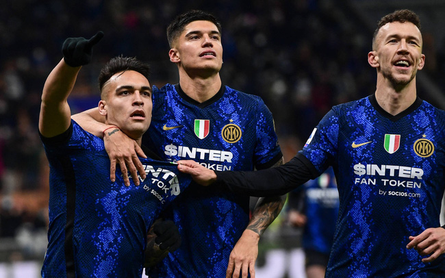 Inter nỗ lực bám đuổi Napoli